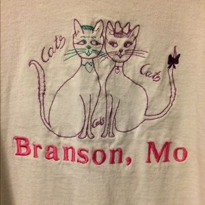 Embroidered Cats T-Shirt Branson MO Souvenir Cute Purple, Green, Pink, White Med